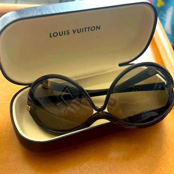 Louis Vuitton Sunglasses - Picture 1 of 3